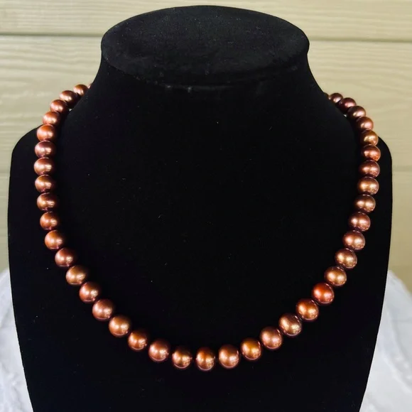 Natural Seawater “Chocolate” Pearl Necklace